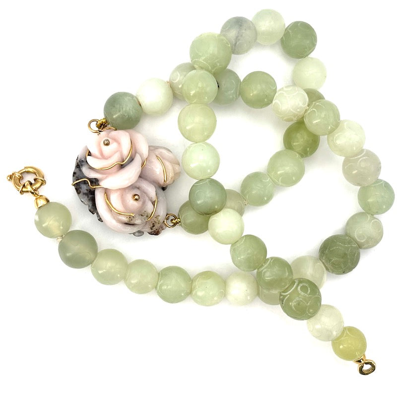 Collana girocollo giada e rose di quarzo; 67.03 gr, 45 cm