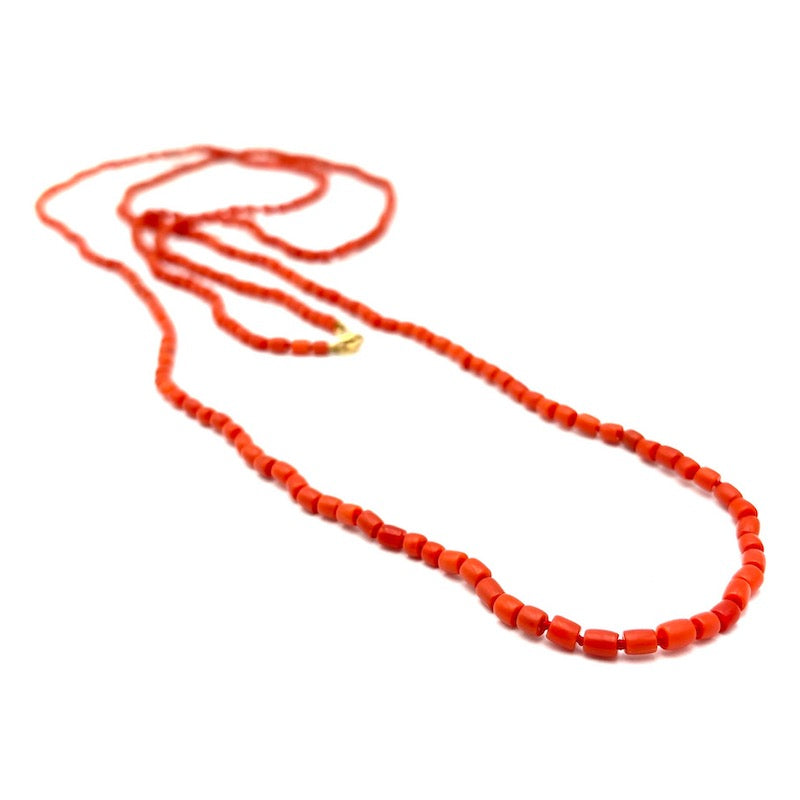 Collana lunga corallo a barilotti e oro - 37.60 gr; 143 cm