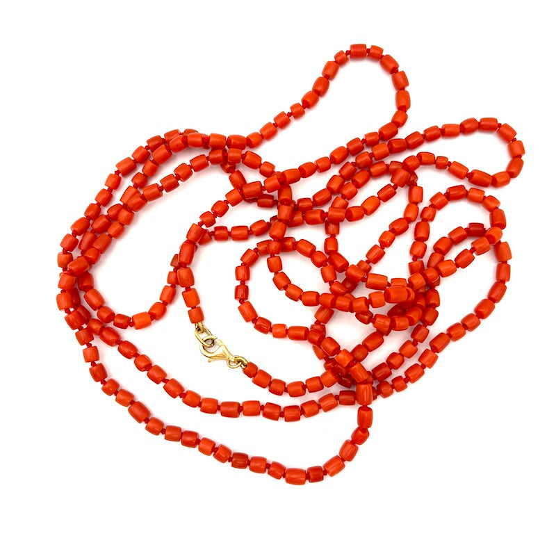 Collana lunga corallo a barilotti e oro - 37.60 gr; 143 cm