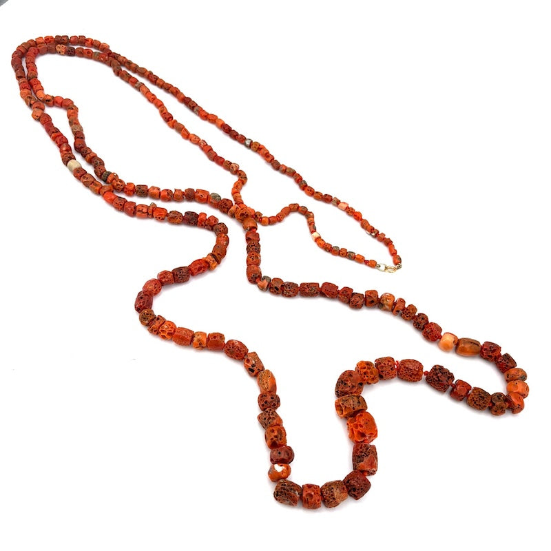 Collana lunga corallo etnico a scalare.  190 cm - 165 gr
