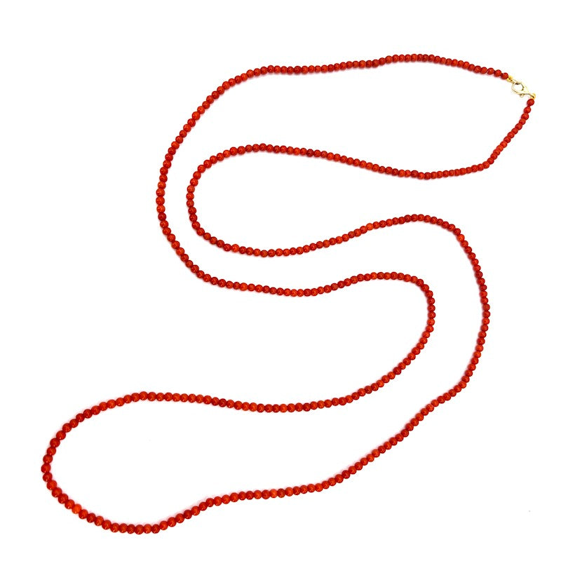 Collana lunga microsfere corallo, oro - 122 cm; 25.93 gr