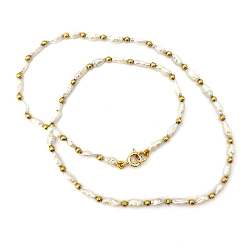 Collana micro perle fiume e palline oro giallo - 39 cm; 5.72 gr