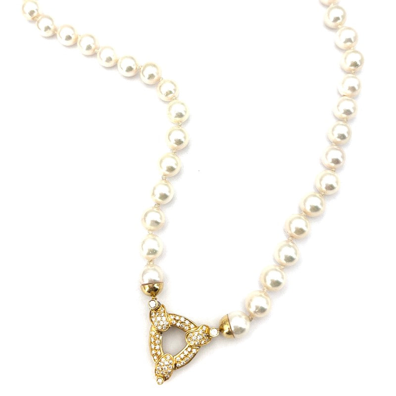 Collana perle Akoya, importante chiusura oro giallo e brillanti; 50 cm - 51.55 gr