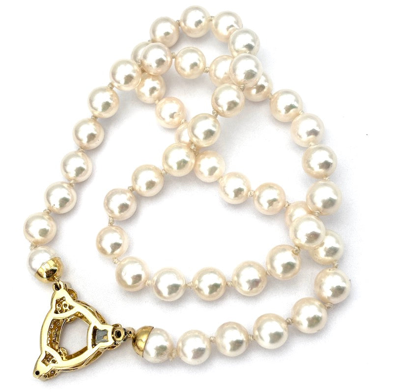 Collana perle Akoya, importante chiusura oro giallo e brillanti; 50 cm - 51.55 gr