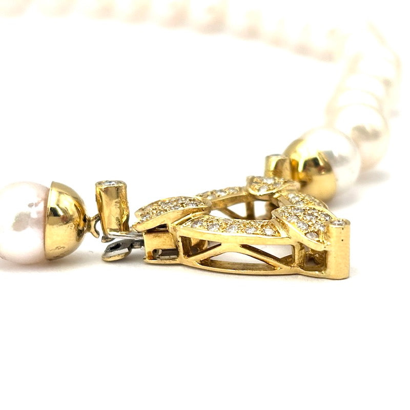 Collana perle Akoya, importante chiusura oro giallo e brillanti; 50 cm - 51.55 gr