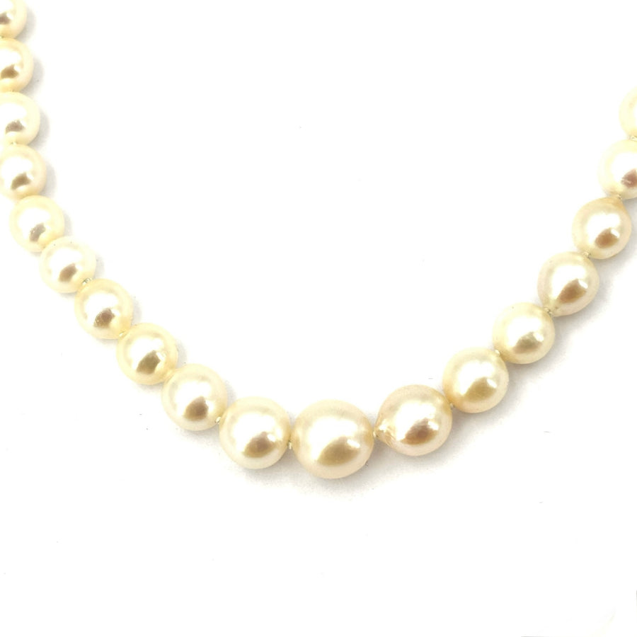 Collana perle a scalare, chiusura in stile oro bianco e zaffiro; 42 cm