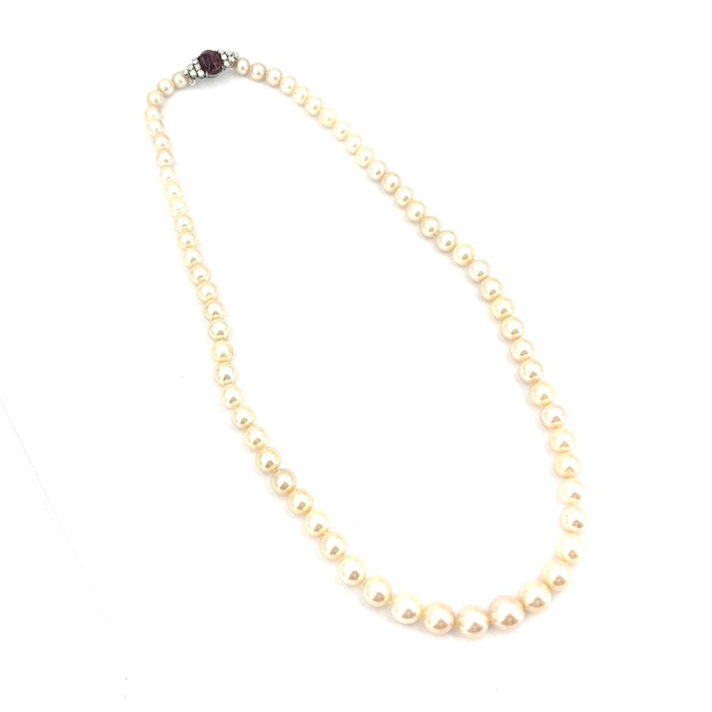 Collana perle a scalare, chiusura oro bianco, tormalina e brillanti; 40.57 gr - 51 cm