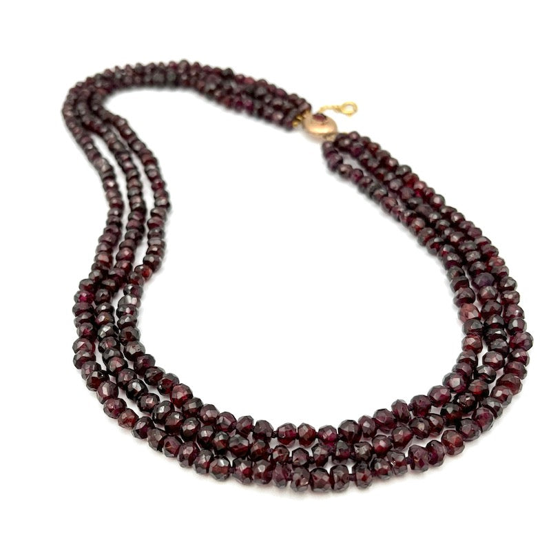 Collana vintage 3 fili granato e oro, in stile - 48 cm; 99.5 gr