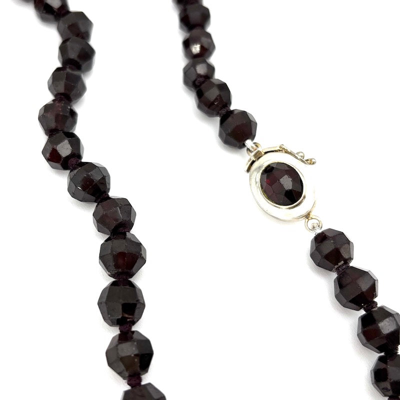Collana vintage granato e argento, in stile - 78 cm; 116.7 gr