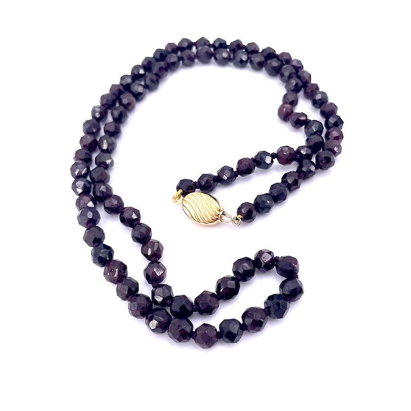 Collana vintage granato e oro, in stile - 66 cm; 58 gr