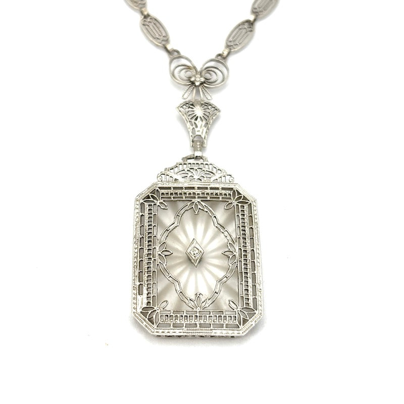 Collier/Ciondolo d'epoca oro bianco, diamanti, cristallo di rocca; 46 cm, 11.75 gr