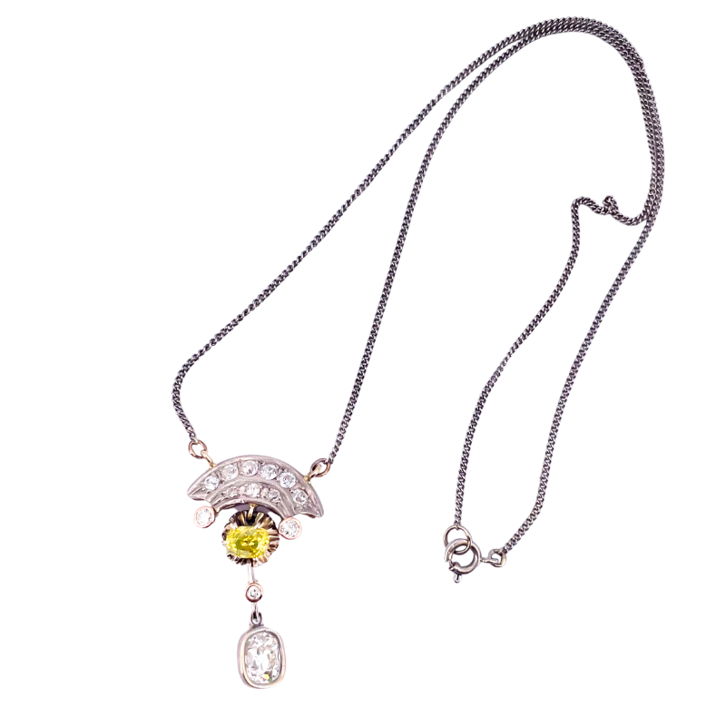 Collier/Ciondolo vintage oro, diamanti taglio antico e fancy; 37 cm, 5.56 gr