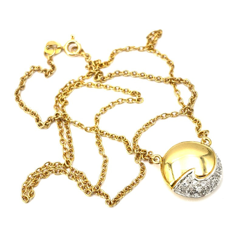 Collier ciondolo bottone oro giallo e onda brillanti; 8.63 gr