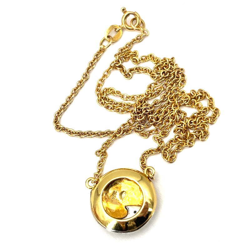 Collier ciondolo bottone oro giallo e onda brillanti; 8.63 gr