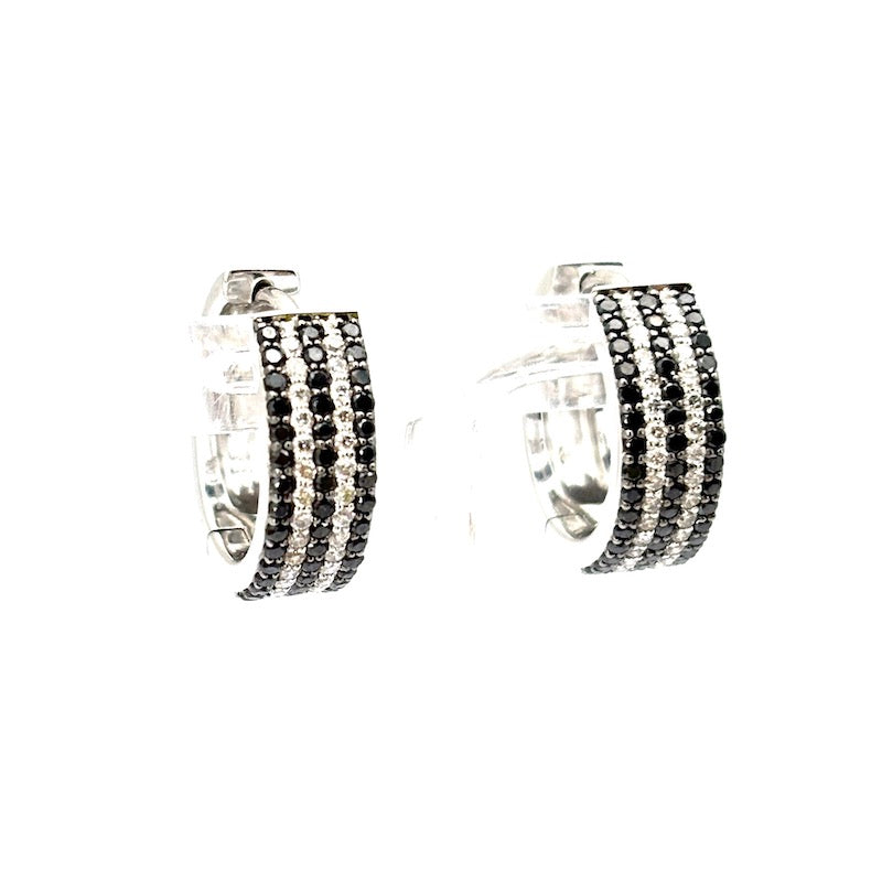 Orecchini anelle Chimento, oro bianco e brillanti bianchi e neri; 5.54 gr - 1.5 cm