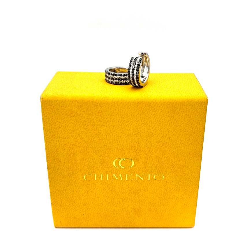 Orecchini anelle Chimento, oro bianco e brillanti bianchi e neri; 5.54 gr - 1.5 cm
