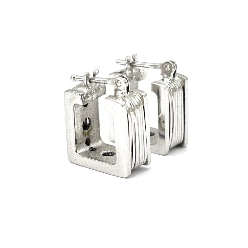 Orecchini anelle, oro bianco squadrate piene; 1.4 cm - 6.94 gr