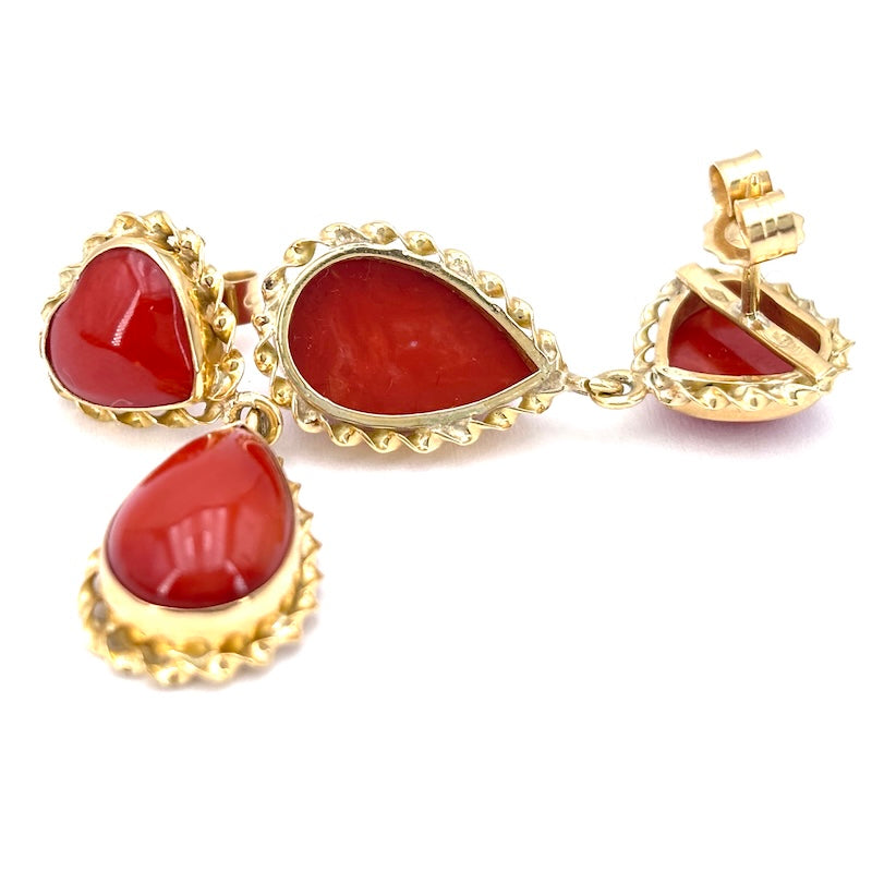 Orecchini cuori e gocce corallo rosso e oro, pendenti; 7.10 gr