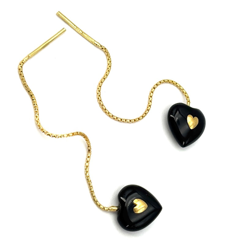 Orecchini cuori onice e oro giallo, pendenti catenella - 5 cm; 2.01 gr