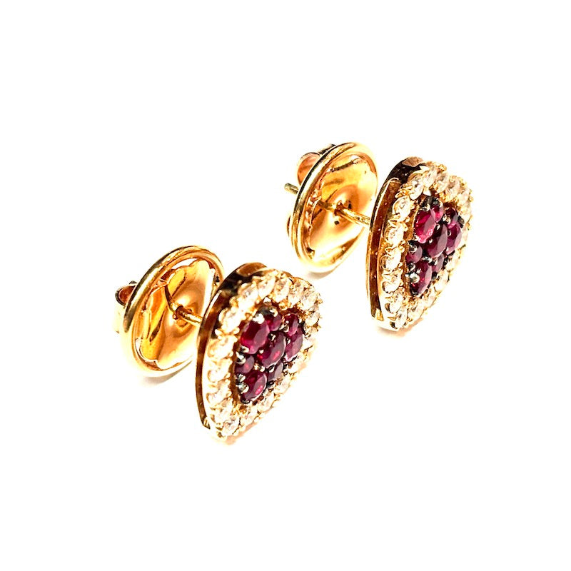 Orecchini cuori rubini, brillanti e oro rosa, al lobo; 7.31 gr