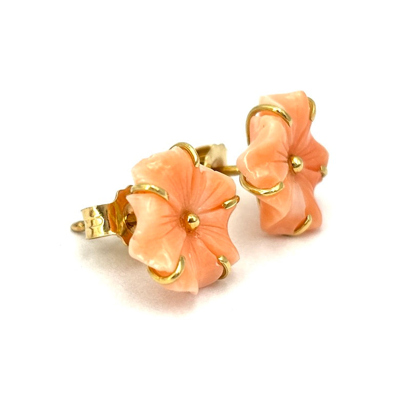 Orecchini fiori corallo rosa al lobo, oro giallo; 2.44 gr