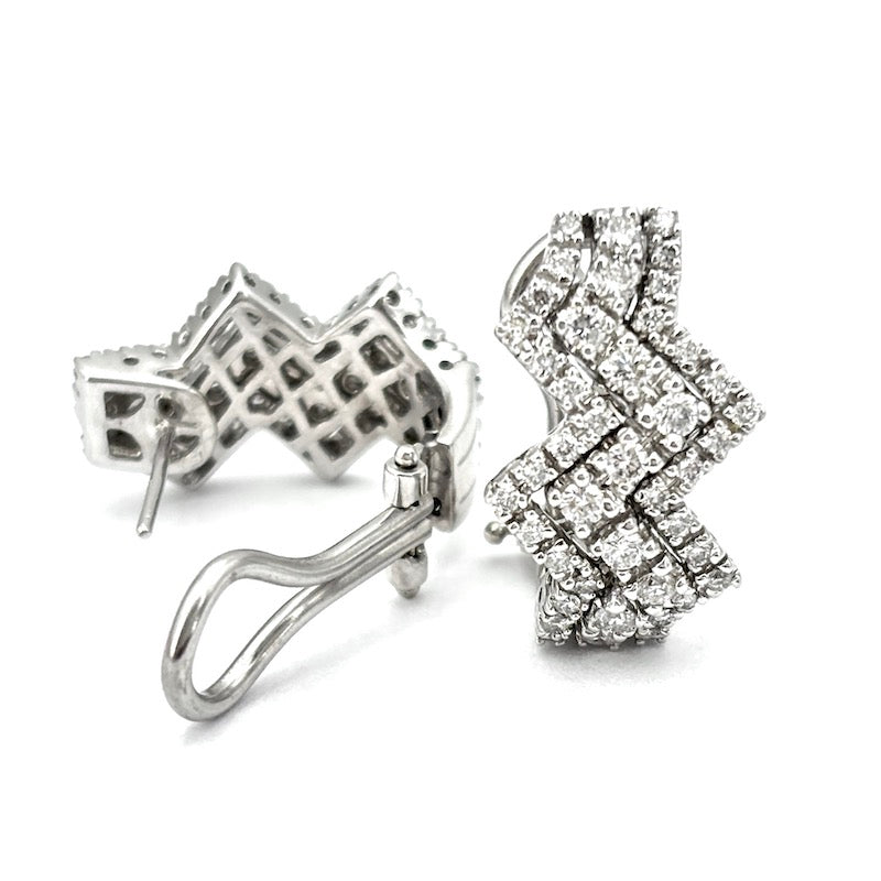 Orecchini geometrici mezzaluna brillanti e oro bianco; 2.20-2.40 ct; gr 12.72