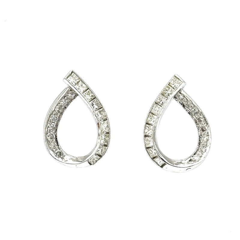Orecchini gocce diamanti, al lobo, oro bianco; 3.62 gr