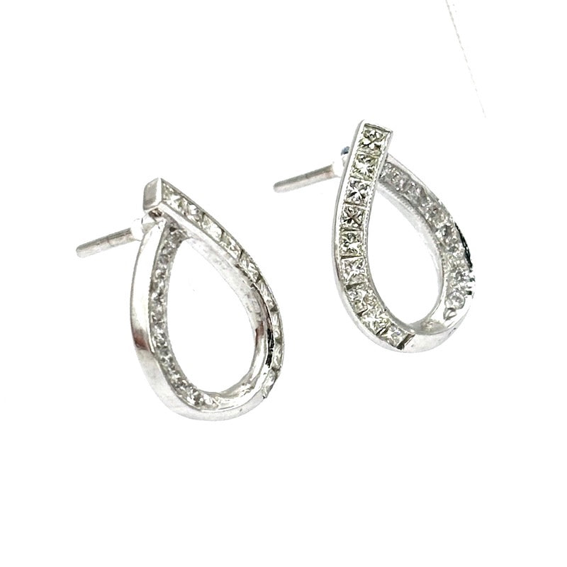 Orecchini gocce diamanti, al lobo, oro bianco; 3.62 gr