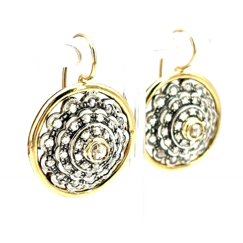 Orecchini maxi toppe circolari diamanti e oro a monachella chiusa; 12.21 gr