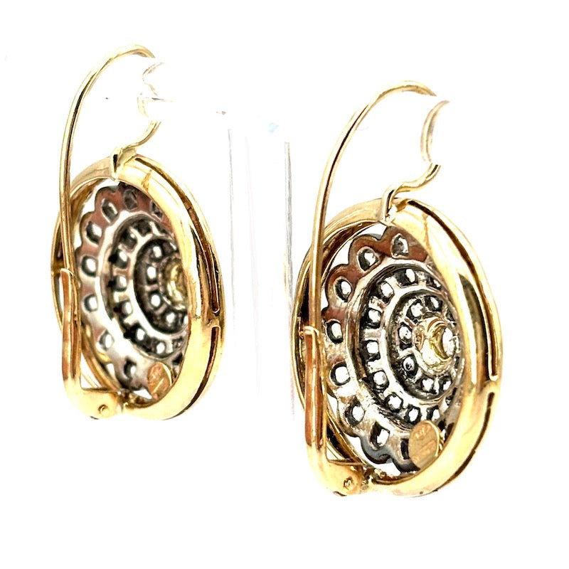 Orecchini maxi toppe circolari diamanti e oro a monachella chiusa; 12.21 gr
