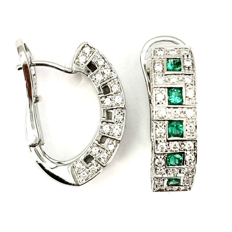 Orecchini mezze anelle Salvini, mod. Ellenica, smeraldi e brillanti, oro bianco; 13.50 gr
