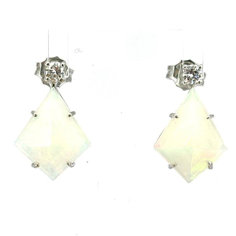 Orecchini opale a rombi, brillanti e oro bianco, pendenti - 2 cm; 3.96 gr