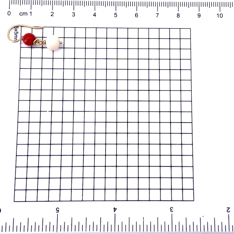 Orecchini palline corallo rosso e rosa, pendenti, oro giallo 18 kt; 2.57 gr - 2.7 cm