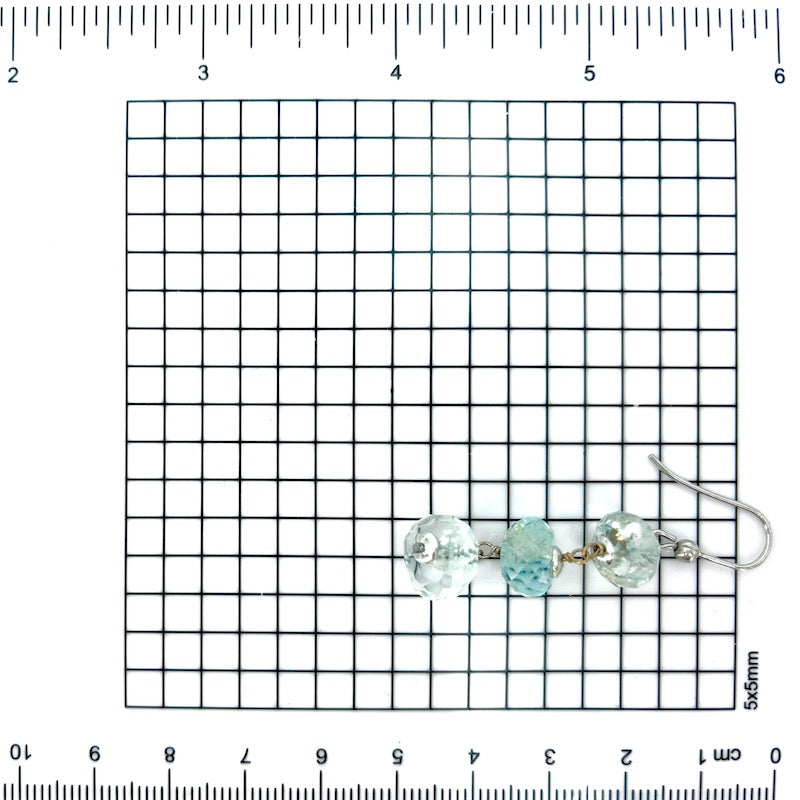 Orecchini pendenti a catenella, acquamarina e oro bianco; 7.60 gr