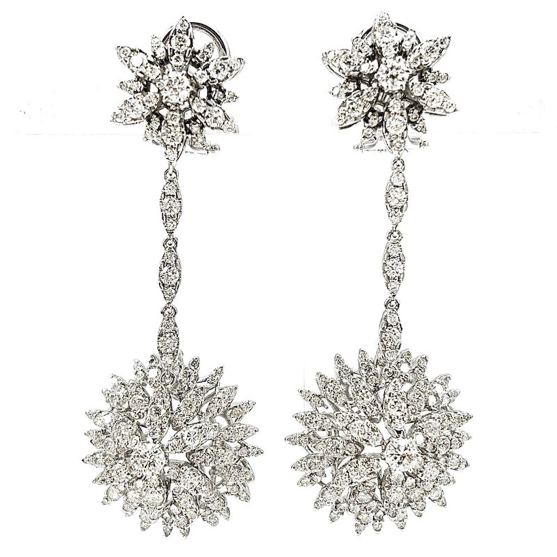 Orecchini pendenti brillanti regali in oro bianco; 3.80-4.00 ct; 19.25 gr