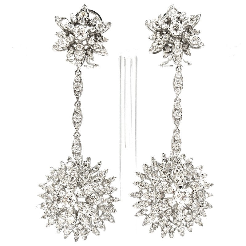 Orecchini pendenti brillanti regali in oro bianco; 3.80-4.00 ct; 19.25 gr