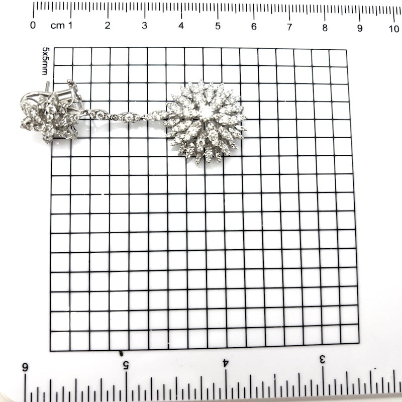 Orecchini pendenti brillanti regali in oro bianco; 3.80-4.00 ct; 19.25 gr