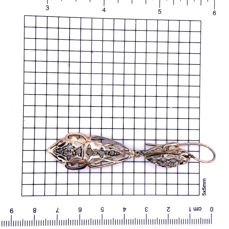 Orecchini pendenti in stile antico, diamanti, oro  e argento - 7.5 cm; 16.41 gr