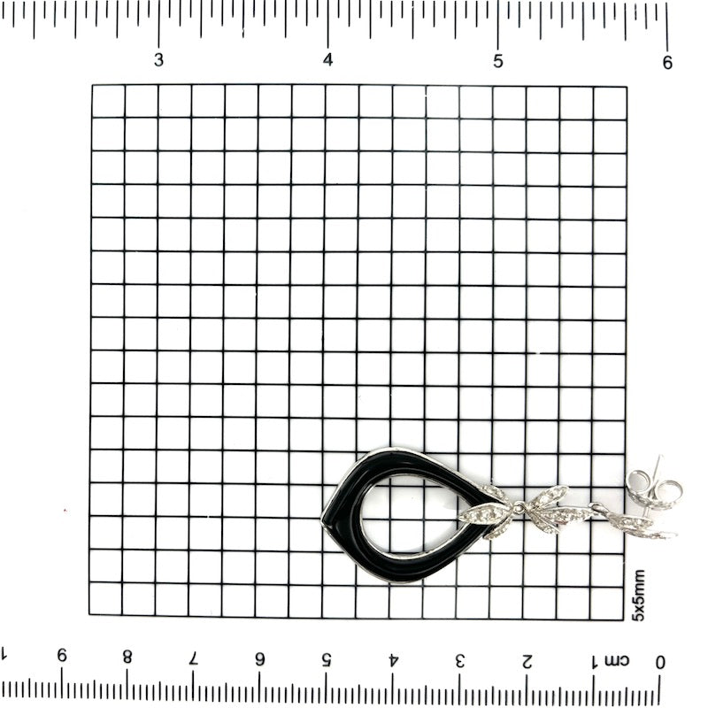 Orecchini pendenti onice e brillanti in oro; 5.3 cm - 6.93 gr