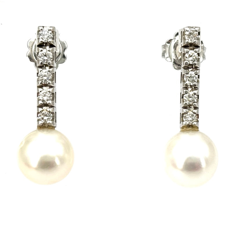 Orecchini pendenti perle Akoya, brillanti, e oro; 4.67 gr