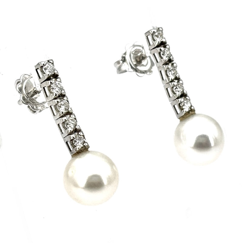 Orecchini pendenti perle Akoya, brillanti, e oro; 4.67 gr