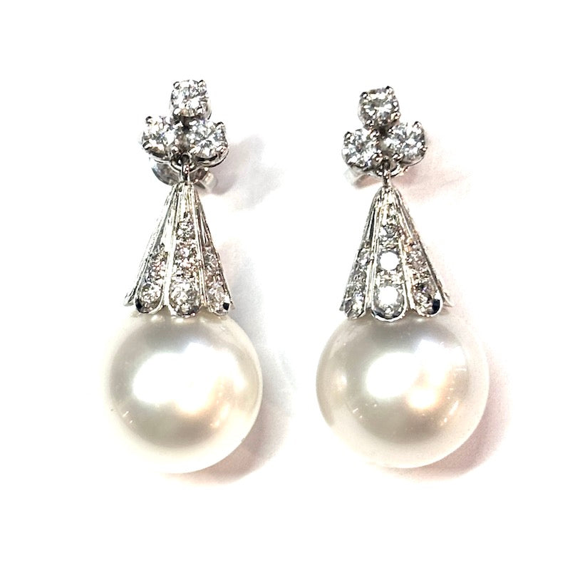 Orecchini pendenti perle australiane, diamanti, e oro; 9.75 gr - 2.8 cm