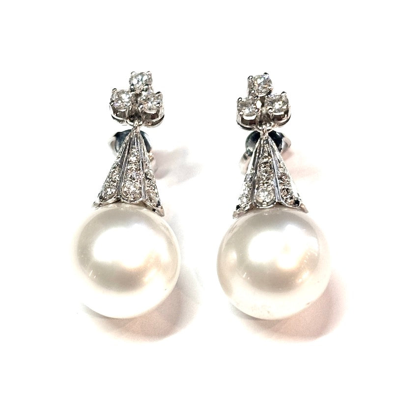 Orecchini pendenti perle australiane, diamanti, e oro; 9.75 gr - 2.8 cm