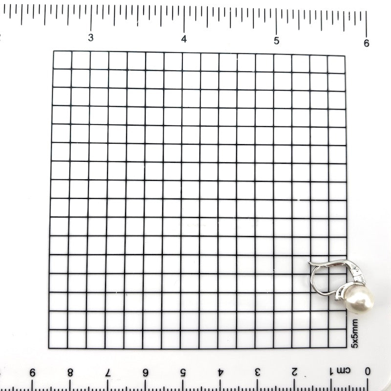 Orecchini pendenti perle e brillanti, monachella chiusa, oro bianco; 2.82 gr - 1.4 cm