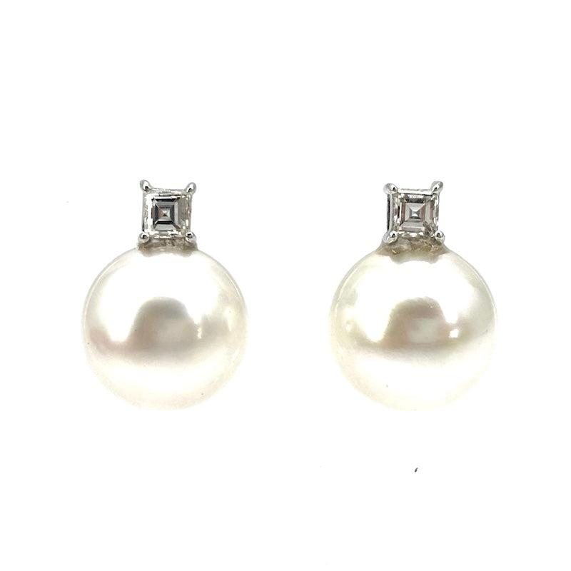 Orecchini perle australiane al lobo -11.5 mm, in oro con diamanti carrè - 0.44 ct; 5.9 gr