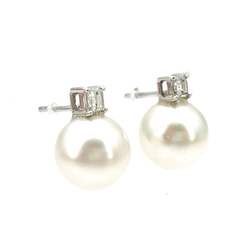 Orecchini perle australiane al lobo -11.5 mm, in oro con diamanti carrè - 0.44 ct; 5.9 gr