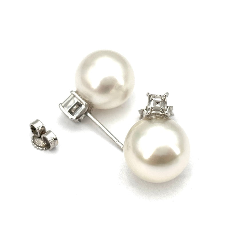 Orecchini perle australiane al lobo -11.5 mm, in oro con diamanti carrè - 0.44 ct; 5.9 gr