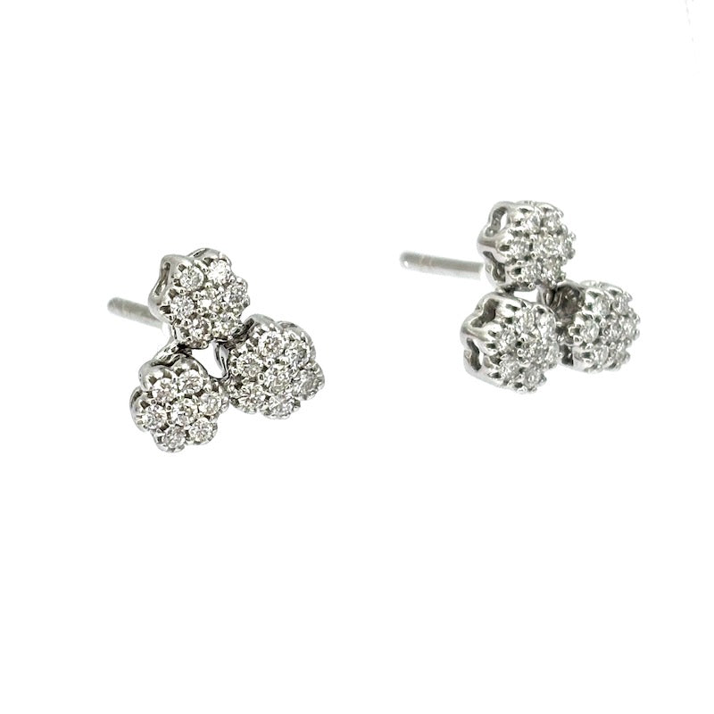 Orecchini punti luce tre fiori circolari brillanti sfalsati e oro bianco - 0.45-0.50 ct; 4.23 gr