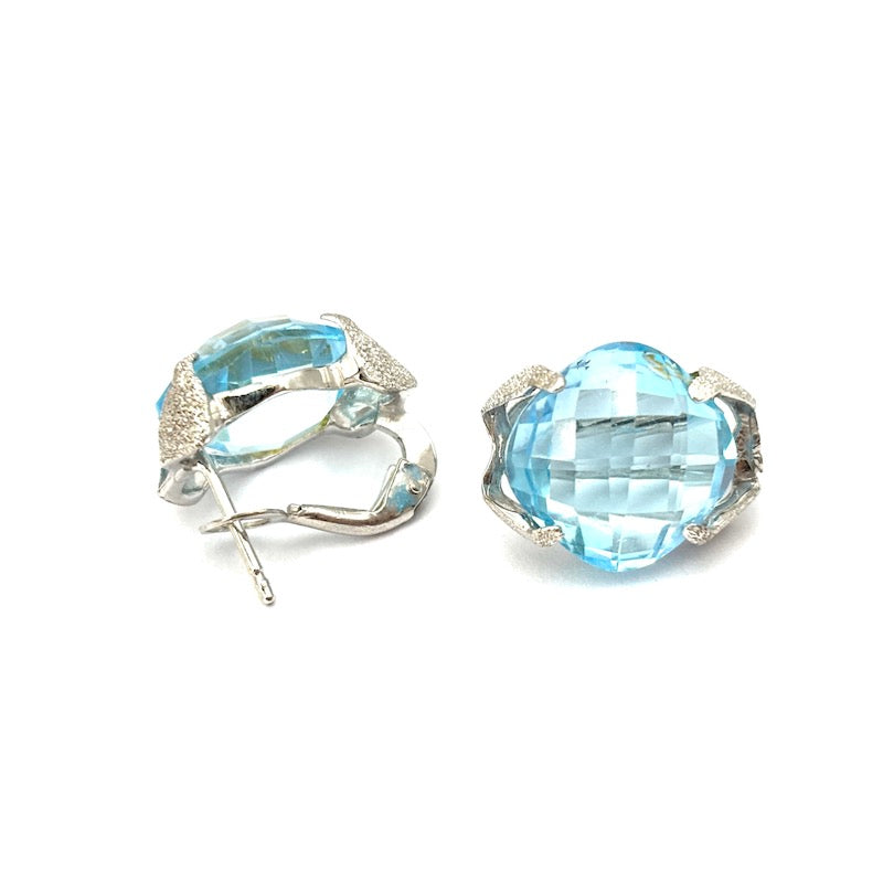 Orecchini topazi azzurri idrotermali e oro bianco, al lobo - 1.6 cm; 7.14 gr