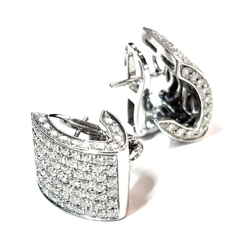 Orecchini toppe geometriche mezze anelle brillanti e oro bianco; 2.80-3.00 ct; gr 13.2